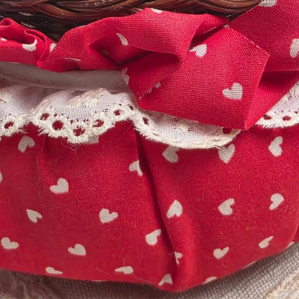 Vintage Style Red Heart Print Wicker‎ Basket with Padded Lace Trim Cover Round